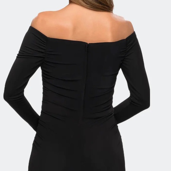 Gorgeous La Femme
Long Sleeve Off The Shoulder Evening
Gown Dress size 18 or 6 - Picture 4 of 13